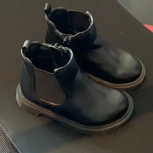 Baby Gap Chelsea Black Faux Leather Zip Ankle Boots Toddler 6